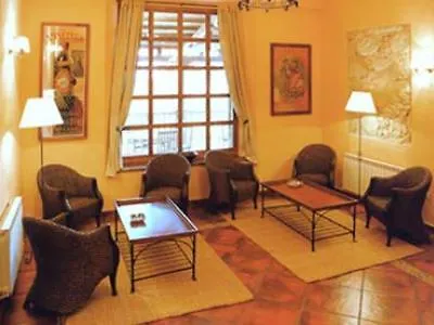 艾尔卡斯特雷洪酒店